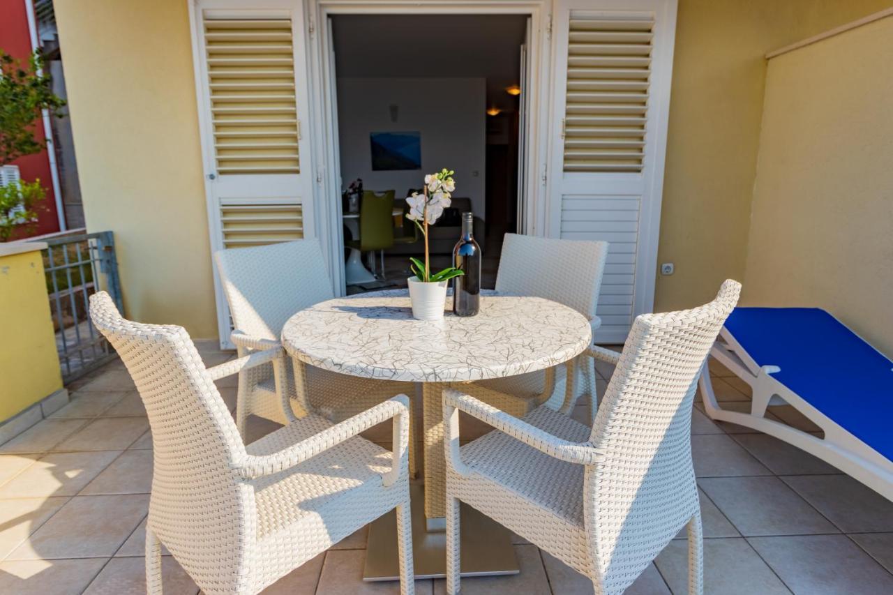 Luxury Apartments Villa Ruzmarina With New Heated Infinity Pool And Lounge Area Marusici  Екстериор снимка